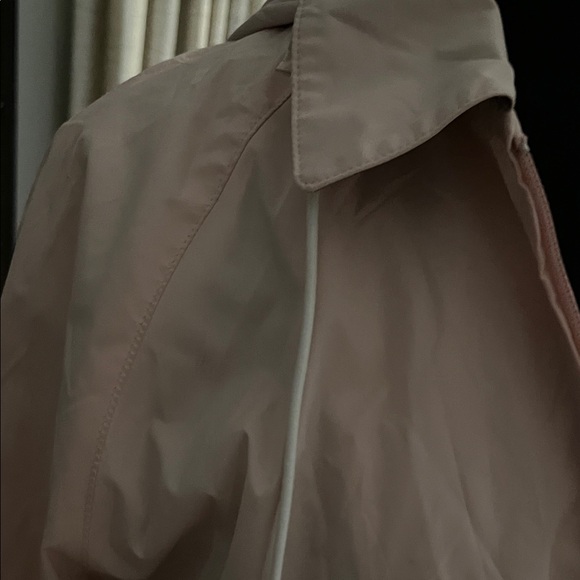 Burberry Blush Pink Raincoat with Check Lining - Picture 3 of 5